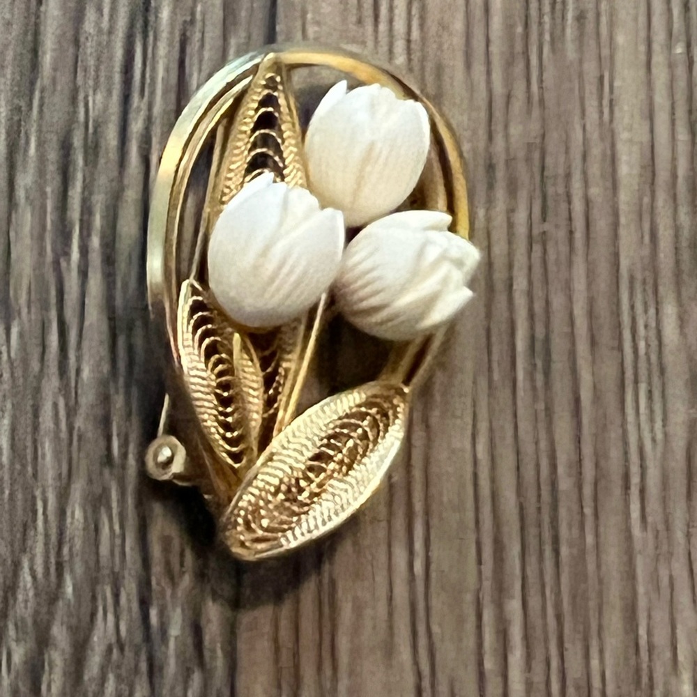 Ivory Tulip Brooch . EUC.